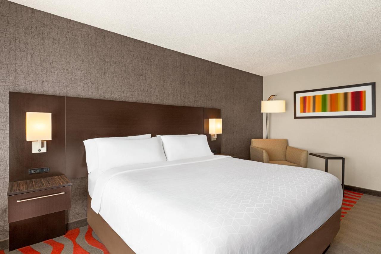 Holiday Inn Boston - Cambridge Area By Ihg Сомервилл Экстерьер фото