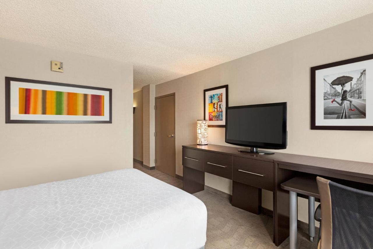 Holiday Inn Boston - Cambridge Area By Ihg Сомервилл Экстерьер фото