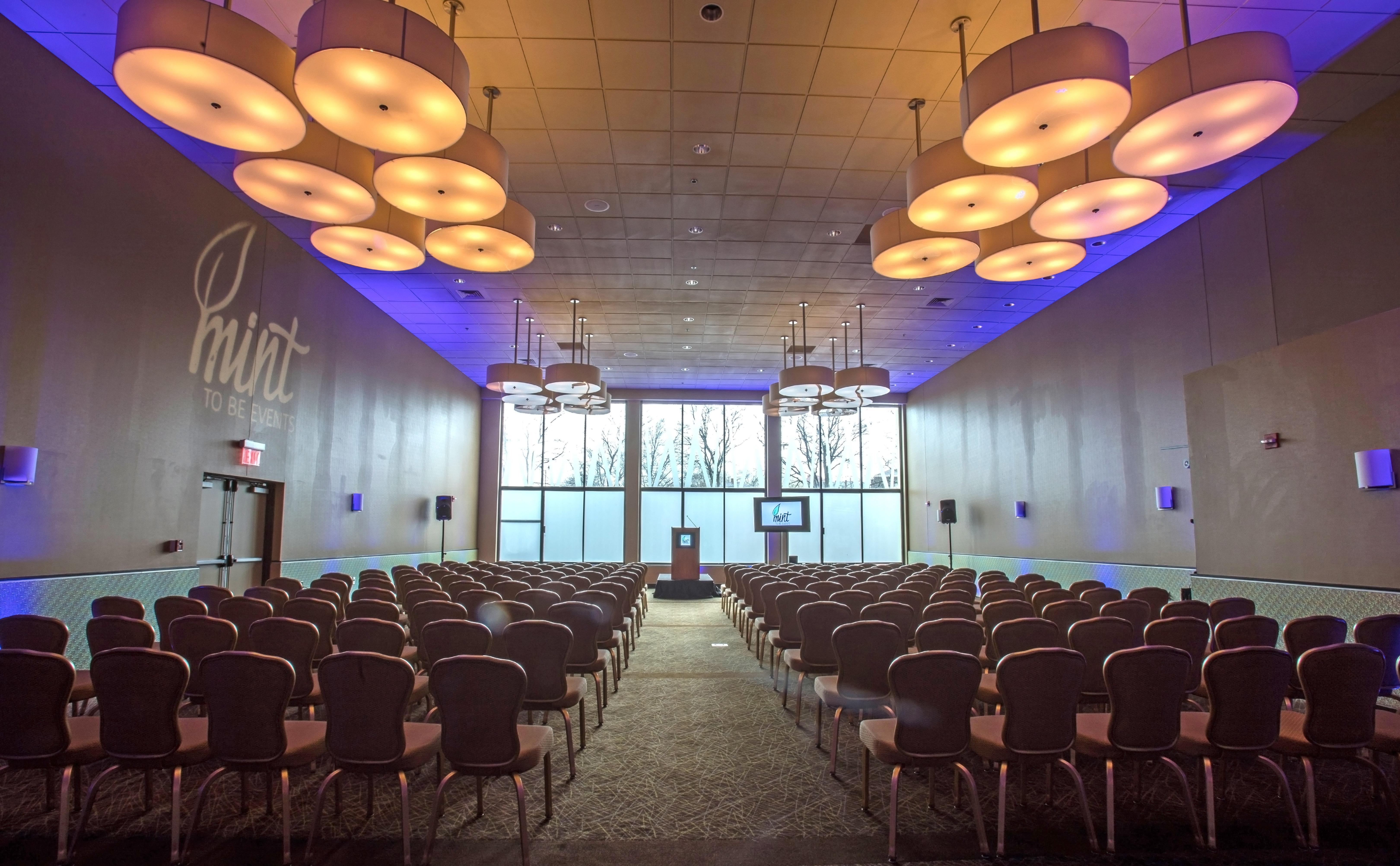 Holiday Inn Boston - Cambridge Area By Ihg Сомервилл Экстерьер фото